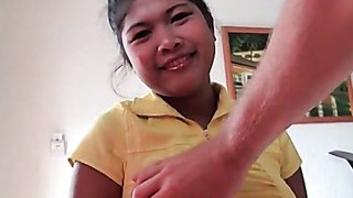 Cute Curvy Filipina Gets To Sucking Dick