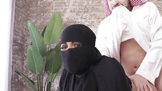 Arap pornosu, Aldatma, Köpekleme tarzı