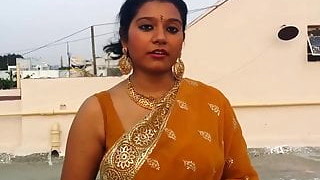 Sexy Bhabhi Wearing Saree