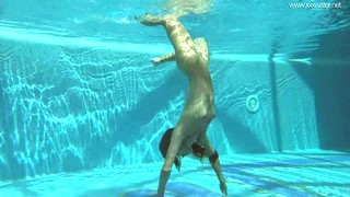 Sexy Underwater Solo Show Of Long Haired Amateur Babe Is Worth Watching