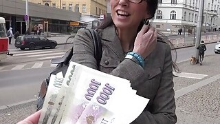Pornô checo, Mães, Câmera na mão , Em público, Secretárias