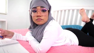I Persuaded A Modest Arab Beauty In A Hijab To Have Sex With Me