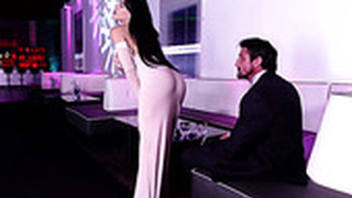 Man Eating Bitch From Cuba Luna Star Picks Up One Rick Dude In The Bar