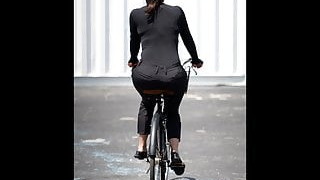 Women On Bicycles (Mujeres En Bicicleta)